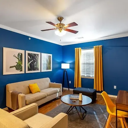 Trendy Place To Stay In Downtown Next To Convention Center